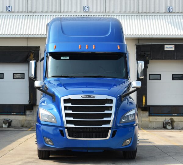 2022 VOLVO TRUCK 870