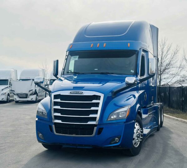 2022 VOLVO TRUCK 870